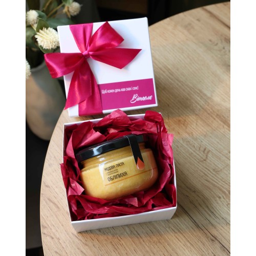 Смачний подарунок PEONY BOX з крем-меду 140 грамів з особливим написом на вибір Смачний подарунок PEONY BOX з крем-меду 140 грамів з особливим написом на вибір